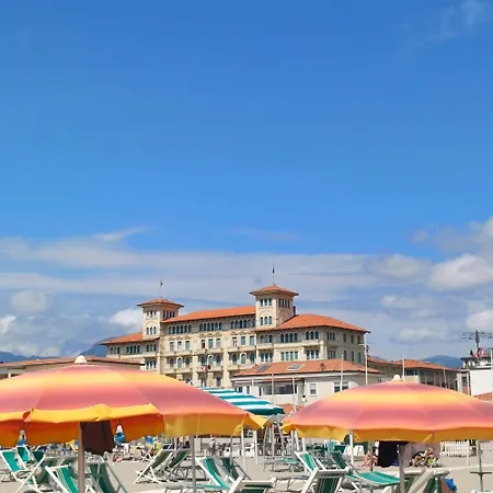 شقة La Gemma Del Tirreno فياريجيو